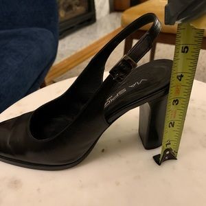 Classic Vía Spiga black slingback pumps